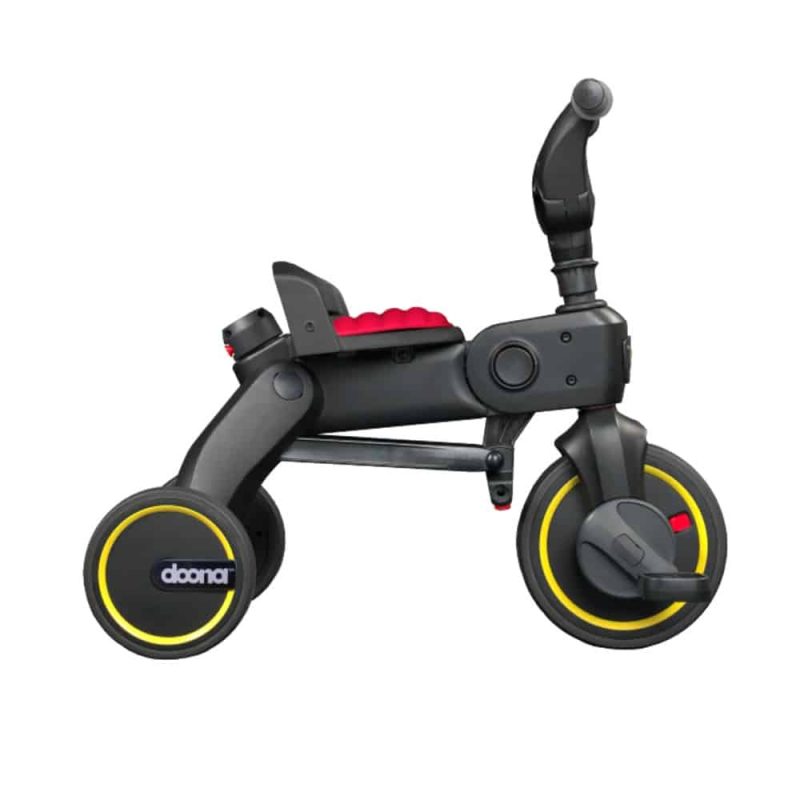 Doona Red Liki Foldable Trike is the world’s most compact folding trike.  The sleek urban design of the Liki Trike allows you to be safe and have fun